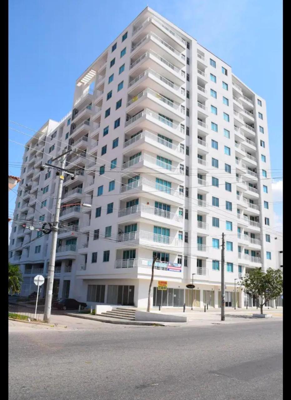 Cerca A Arrecife Mall *